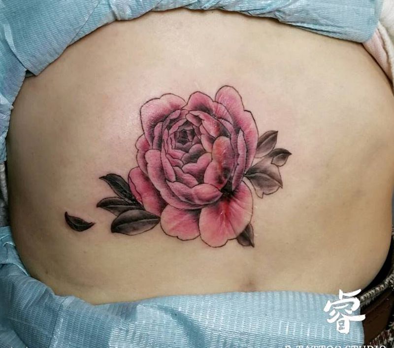 牡丹，遮盖疤痕纹身图片