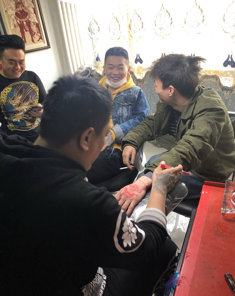 占山刺青进修中纹身图片_新传统纹身图案