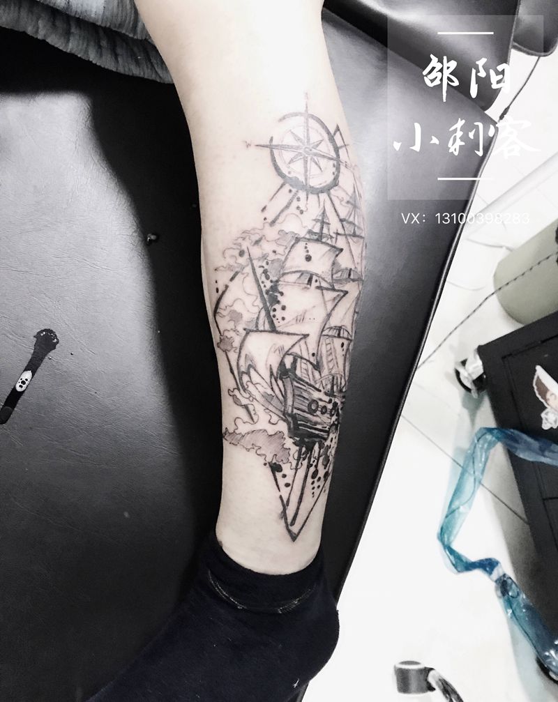 帆船指南针纹身图片_脚部几何水墨简笔纹身图案
