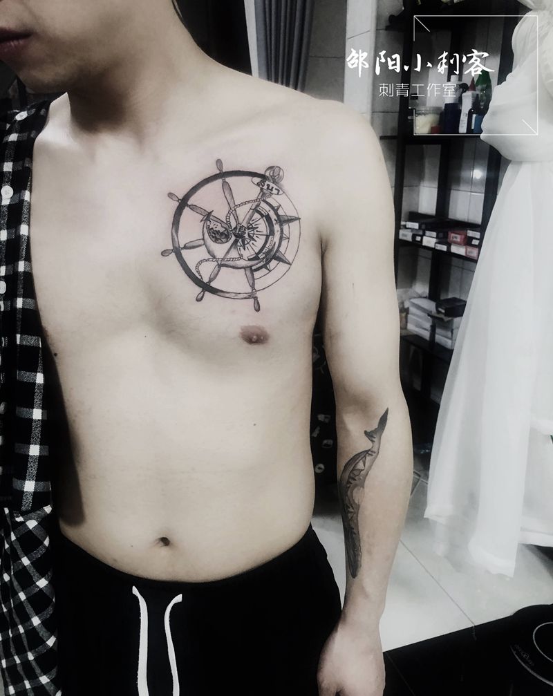 多图合集纹身图片_胸部几何纹身图案