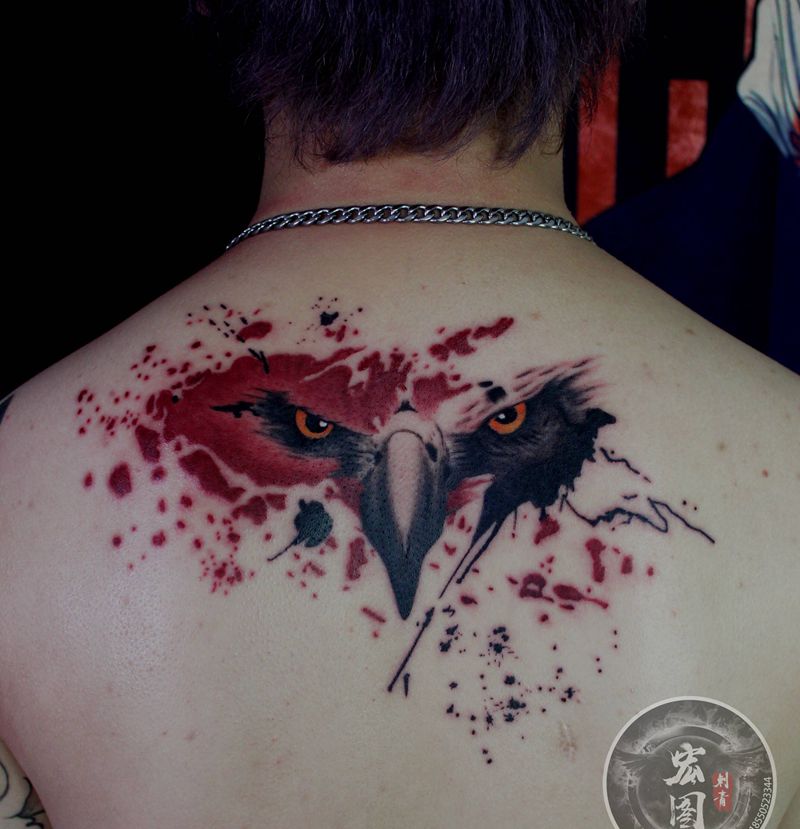 老鹰纹身图片_背部欧美写实水墨纹身图案
