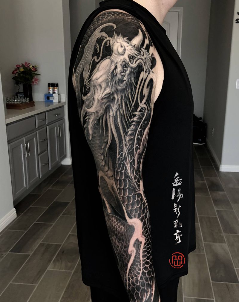 龙纹身图片_手臂新传统老传统龙纹身图案