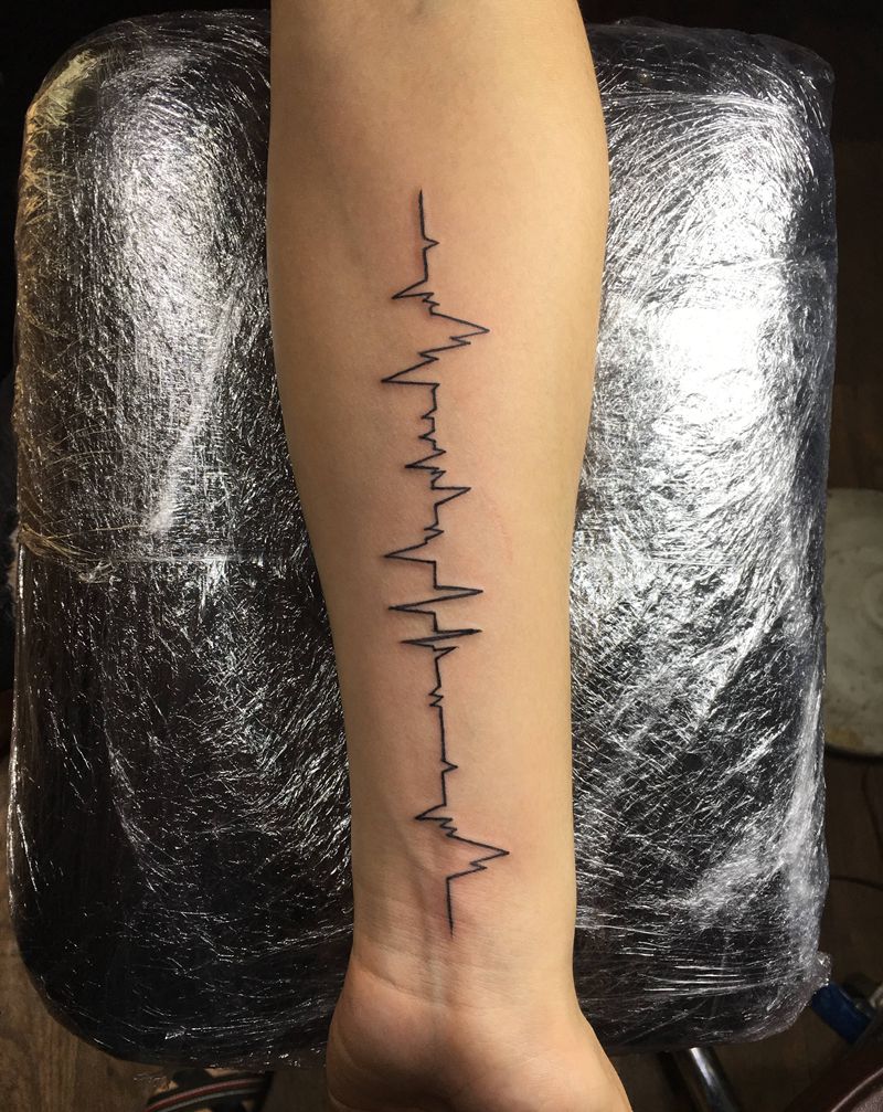 心电图纹身图片_手部纹身图案