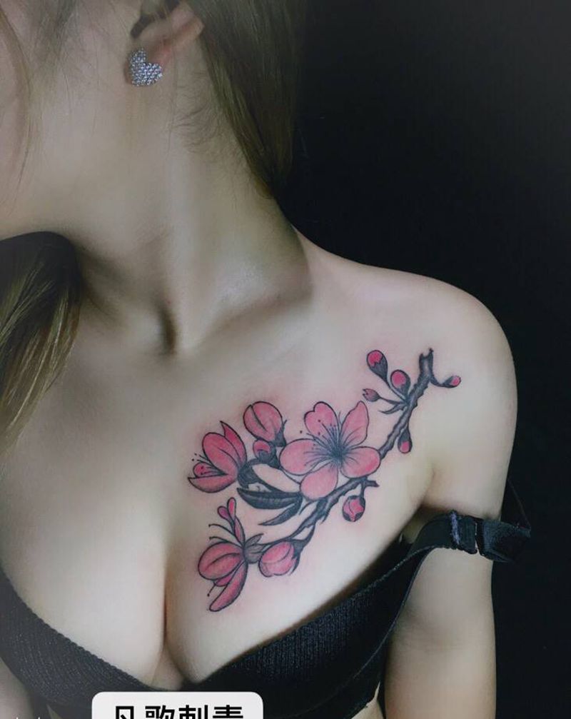 遮盖前男友纹身图片_胸部纹身图案