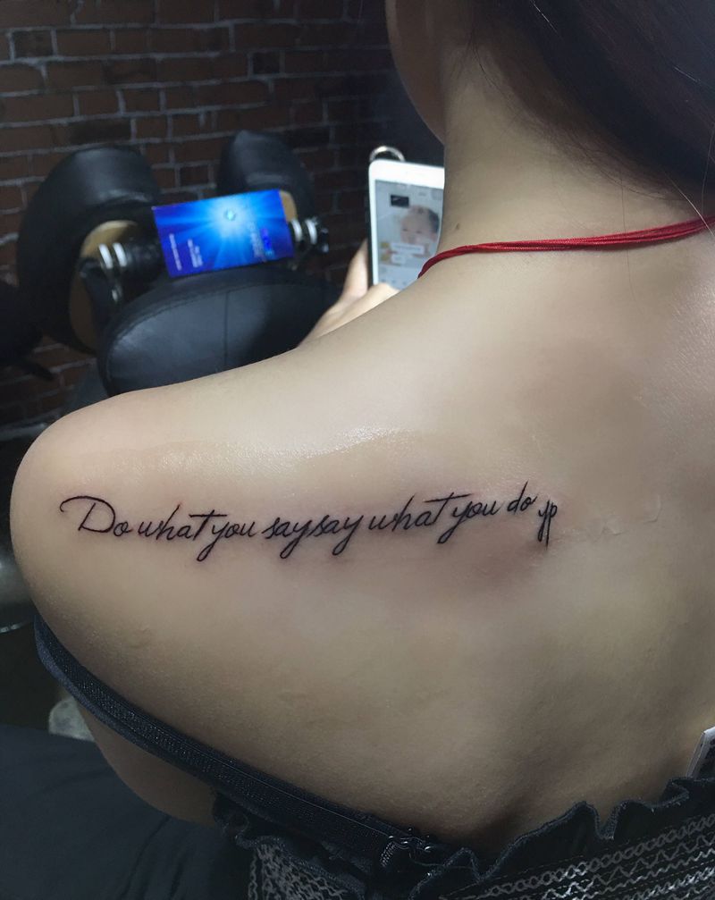 香肩英文纹身图片_肩部纹身图案