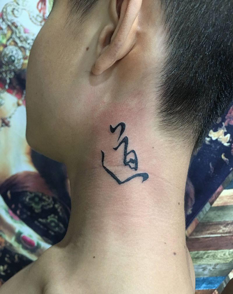 道纹身图片_颈部纹身图案