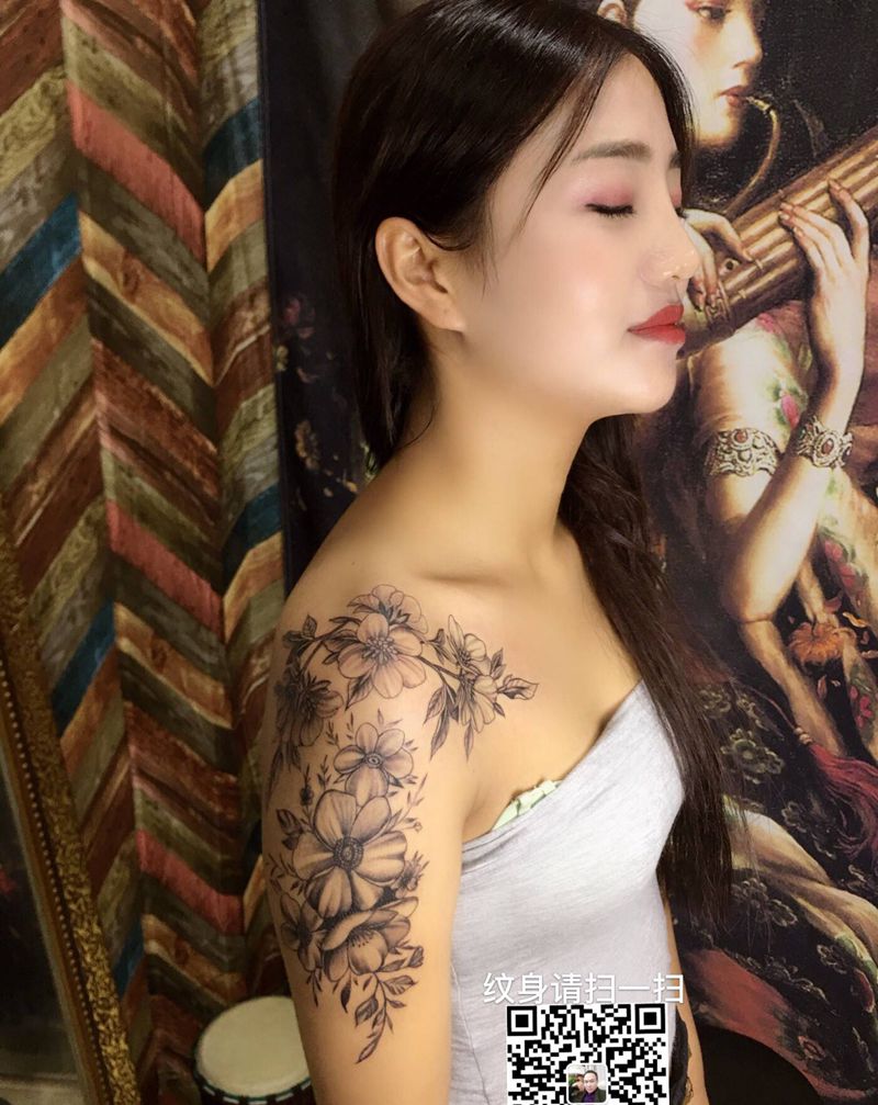 世间百媚千红  不及你眼中一眸纹身图片_手臂纹身图案