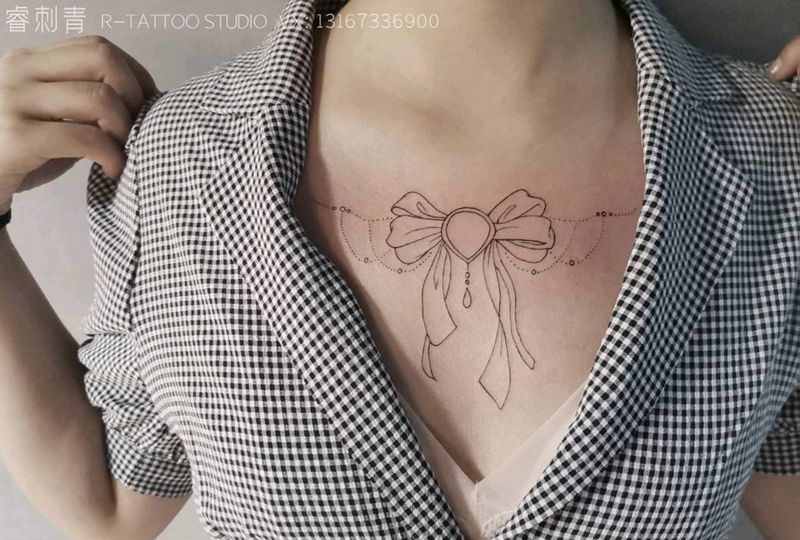 蝴蝶结纹身图片_胸部纹身图案