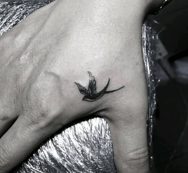 school燕子纹身图片