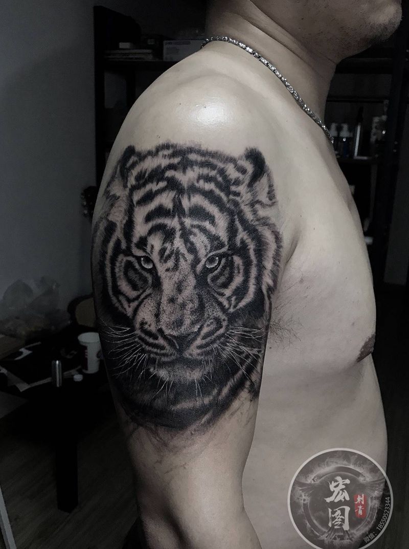 老虎纹身图片_成品肩部手臂欧美写实动物纹身图案