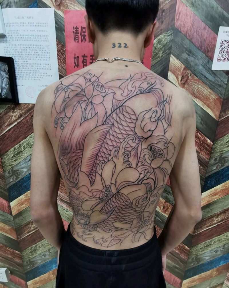 鲤鱼线条纹身图片_背部纹身图案
