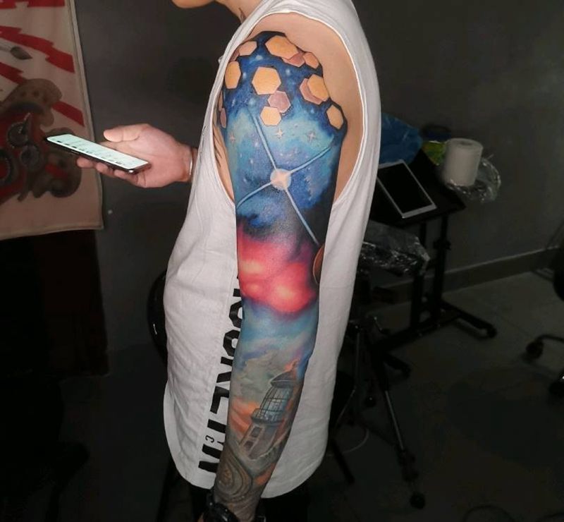 宇宙星空花臂纹身图片_手臂欧美写实水彩纹身图案