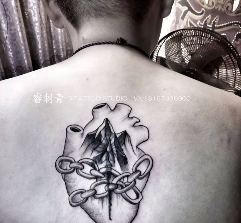 心脏遮盖纹身图片
