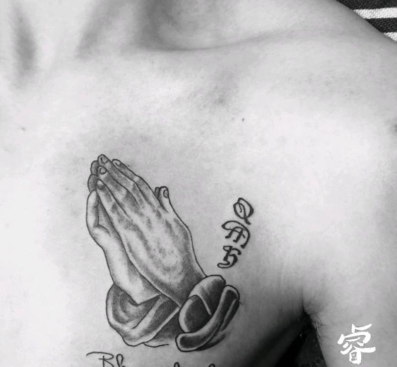 祈祷之手纹身图片