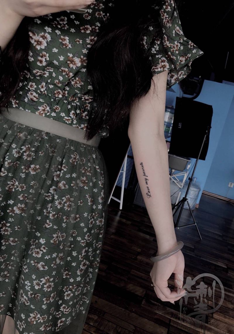 love双亲纹身图片_成品手臂手部清新欧美字符纹身图案