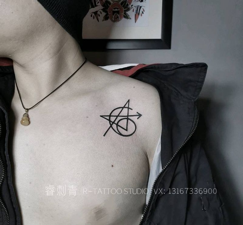 漫威纹身图片_肩部胸部纹身图案