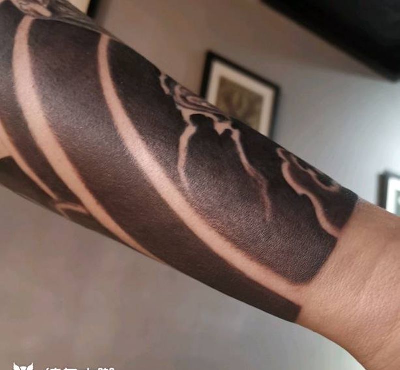 花臂雾面纹身图片_手臂新传统纹身图案