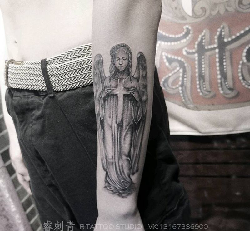 圣母像纹身图片_手臂欧美写实纹身图案