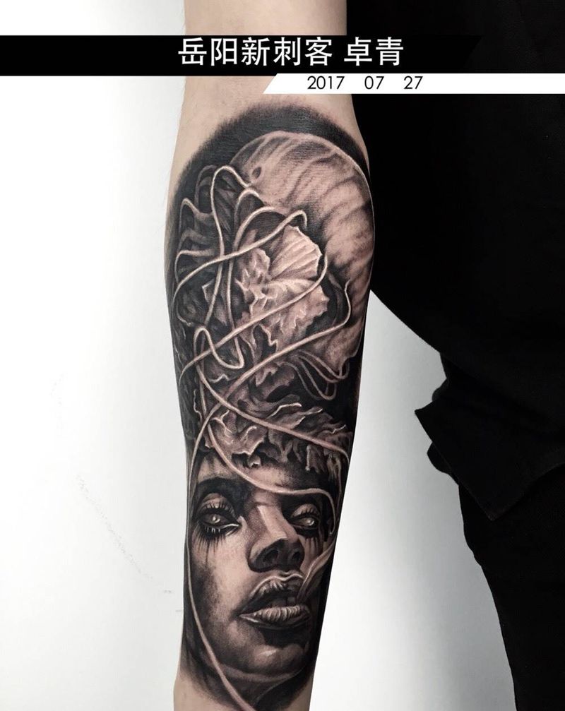 卓青纹身图片_手臂写实欧美人物成品纹身图案