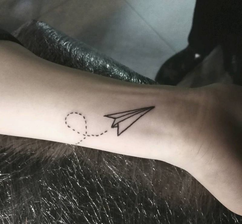 纸飞机纹身图片_清新纹身图案