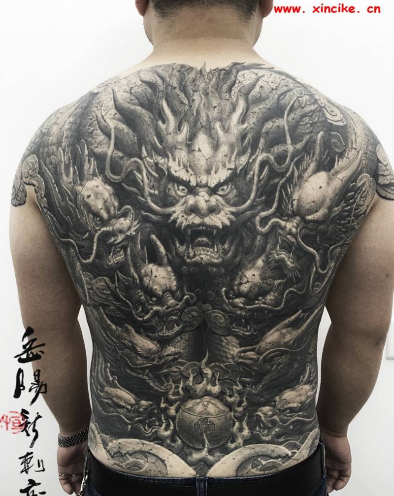 卖家秀与买家秀纹身图片_成品背部传统写实原创纹身图案