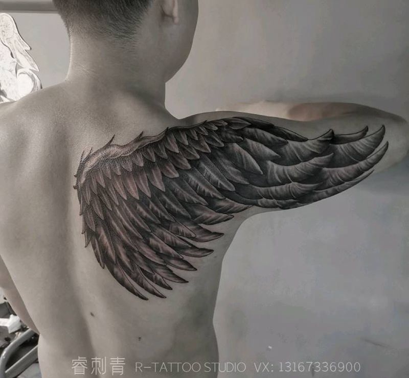 翅膀纹身图片_手臂欧美写实纹身图案
