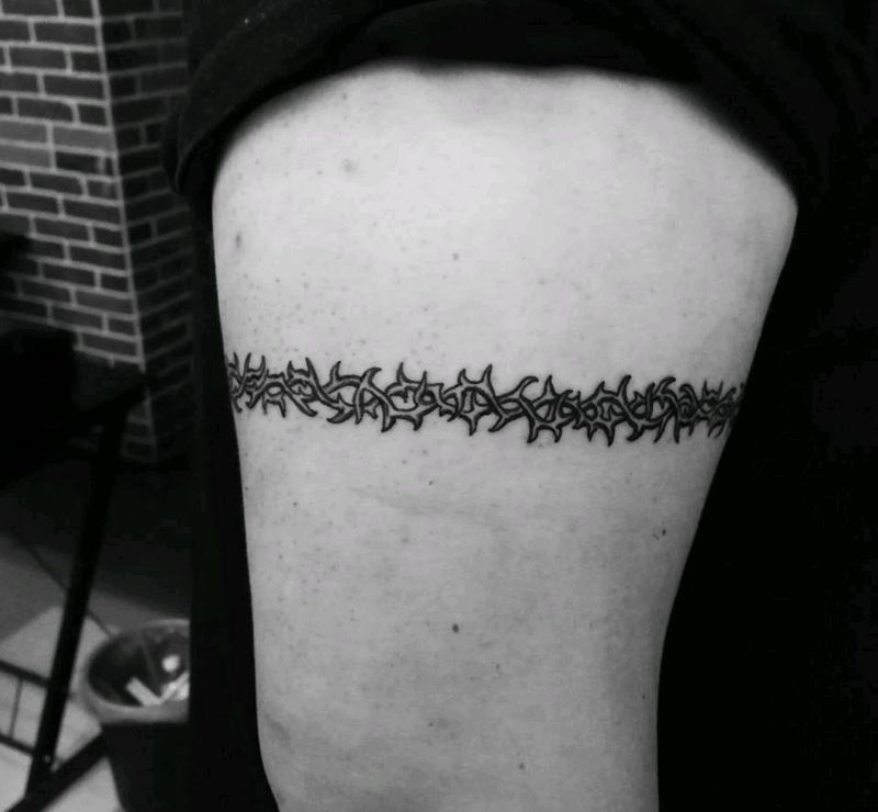 荆棘臂环纹身图片