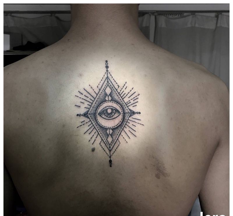 几何点刺纹身图片