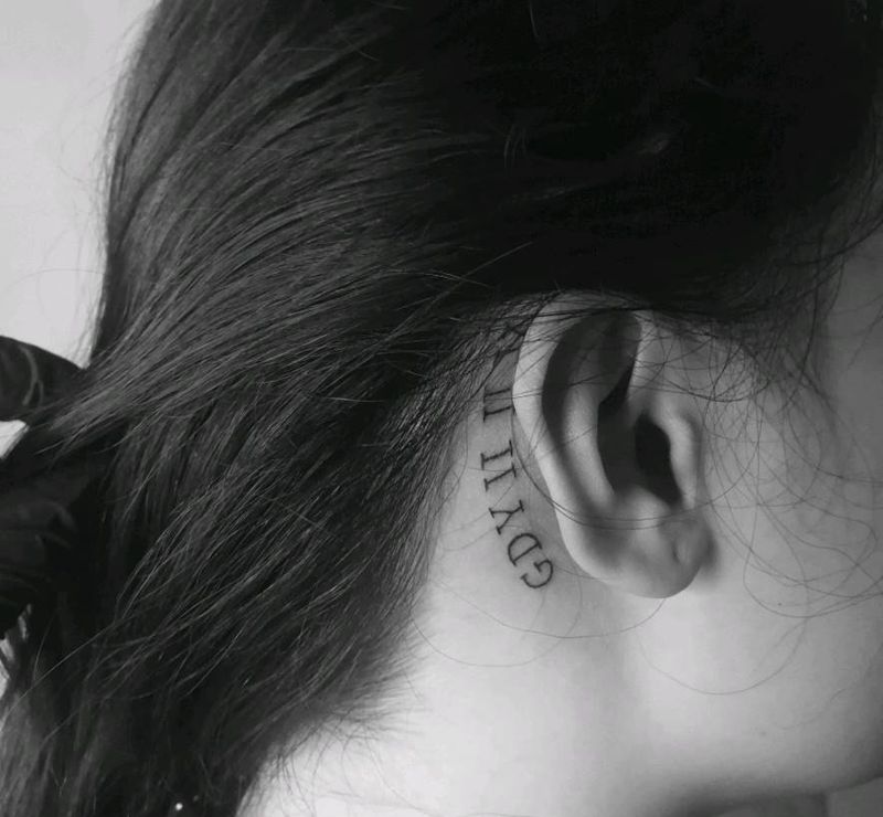 耳后纹身图片