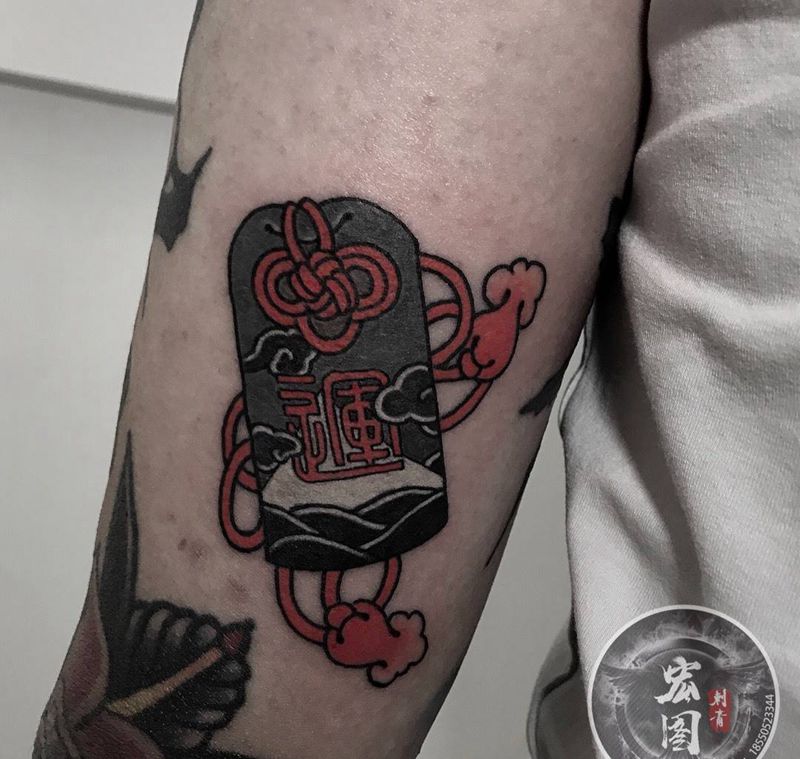 好运牌纹身图片_手臂肩部老传统Old School纹身图案