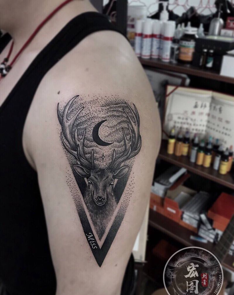 miss鹿纹身图片_肩部手臂几何点刺纹身图案