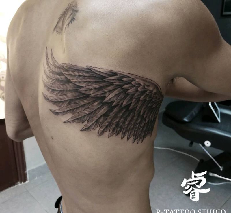 翅膀遮盖胎记纹身图片