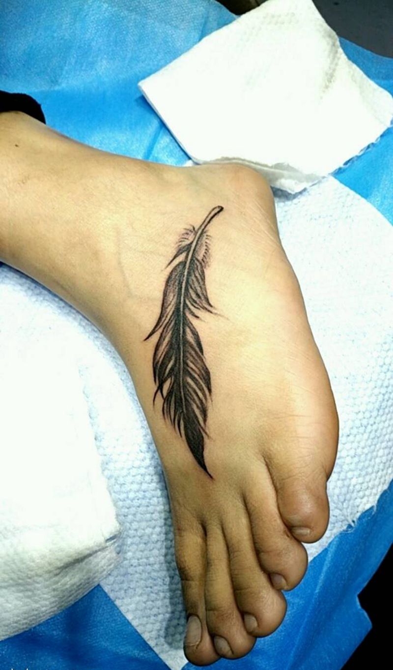 脚背羽毛纹身图片