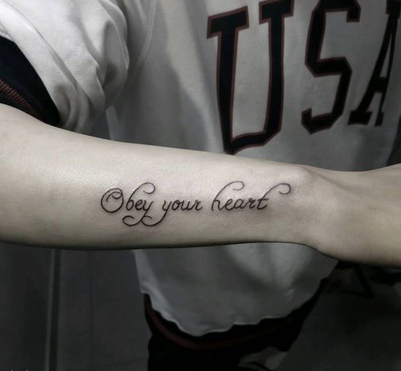 小字母纹身图片