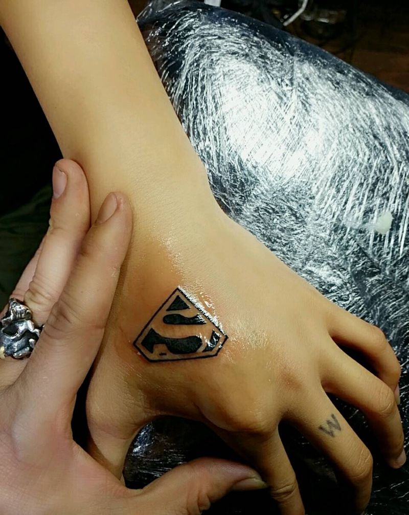 遮盖小疤纹身图片_手部纹身图案