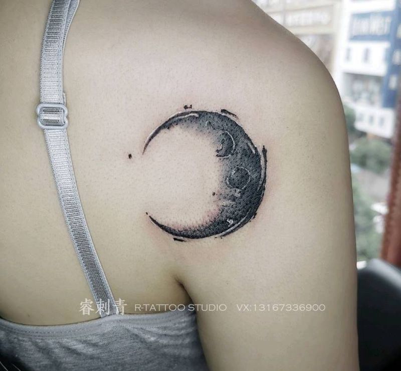 月亮遮盖纹身图片_水墨水彩纹身图案
