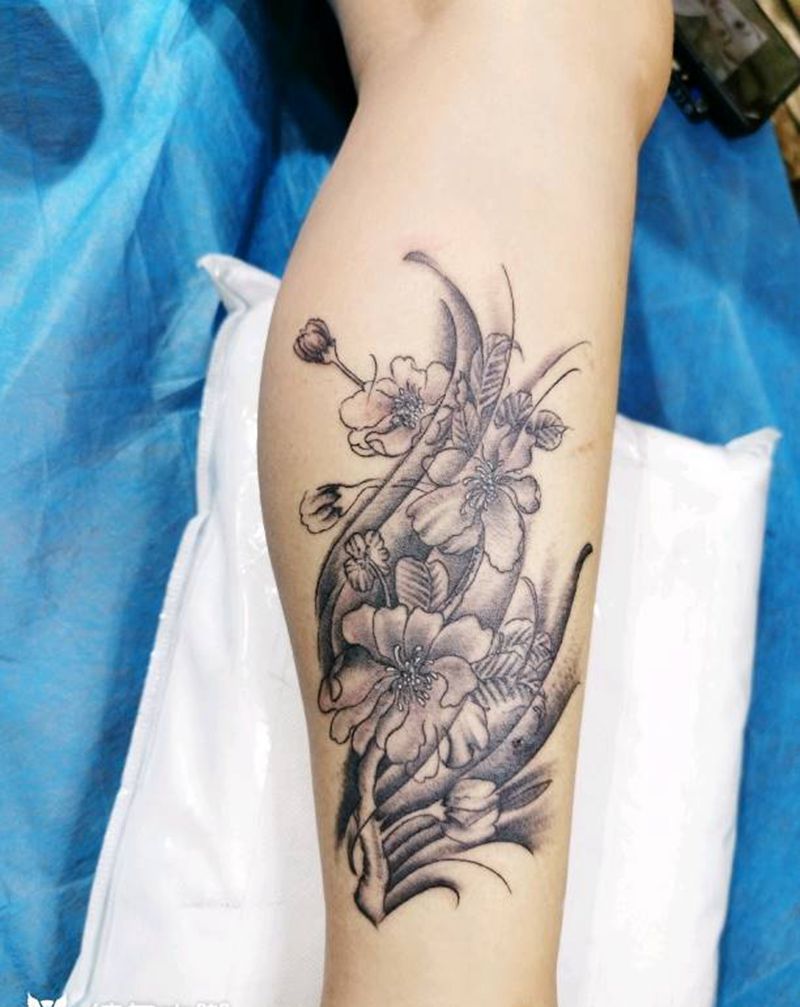 脚踝素花纹身图片_腿部纹身图案