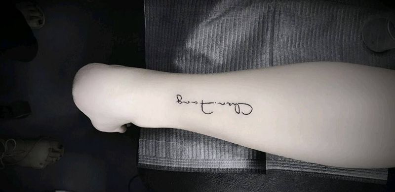 脚后跟清新英文纹身图片_腿部清新字符成品纹身图案