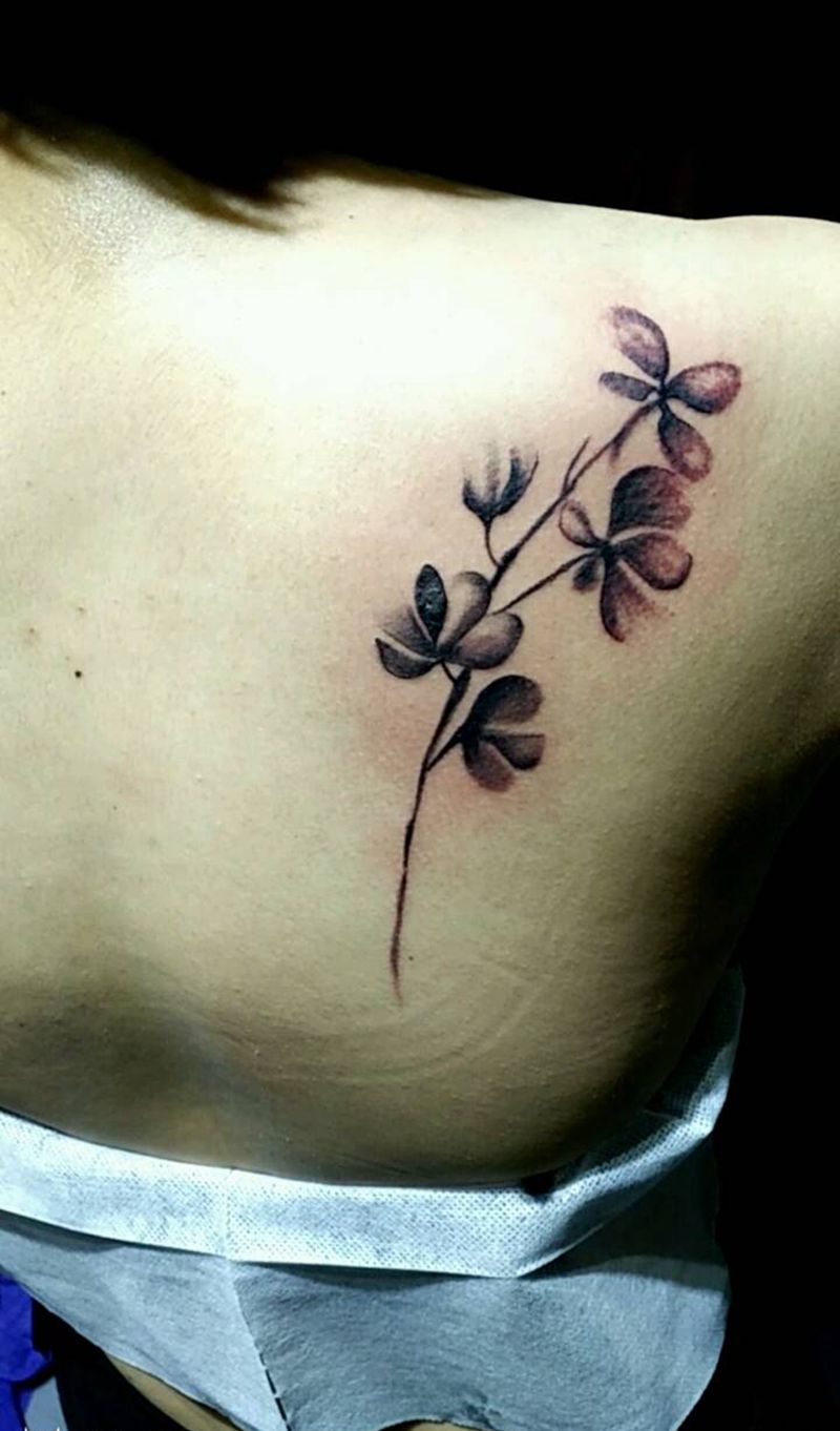 小花遮盖纹身图片