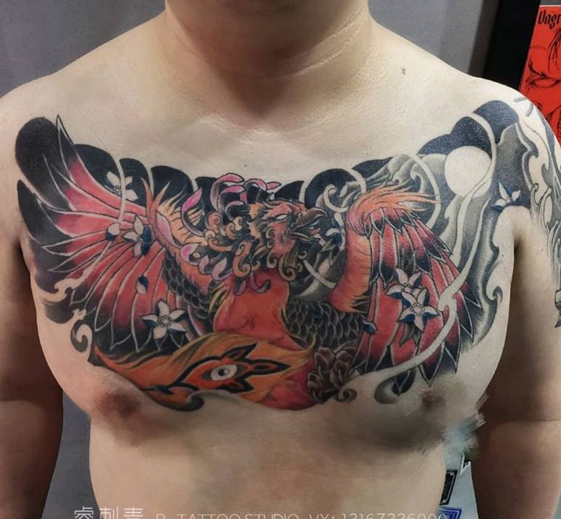 花胸凤凰纹身图片_胸部老传统纹身图案