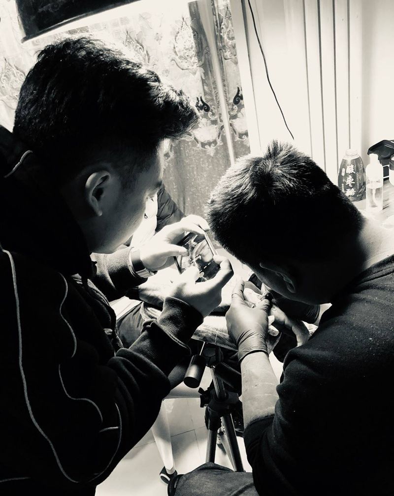 进修中纹身图片