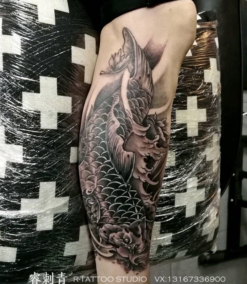 小腿鲤鱼纹身图片