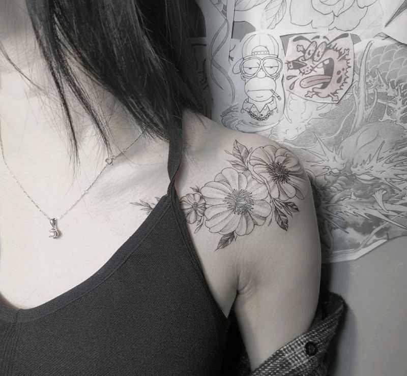 肩花纹身图片_肩部点刺纹身图案