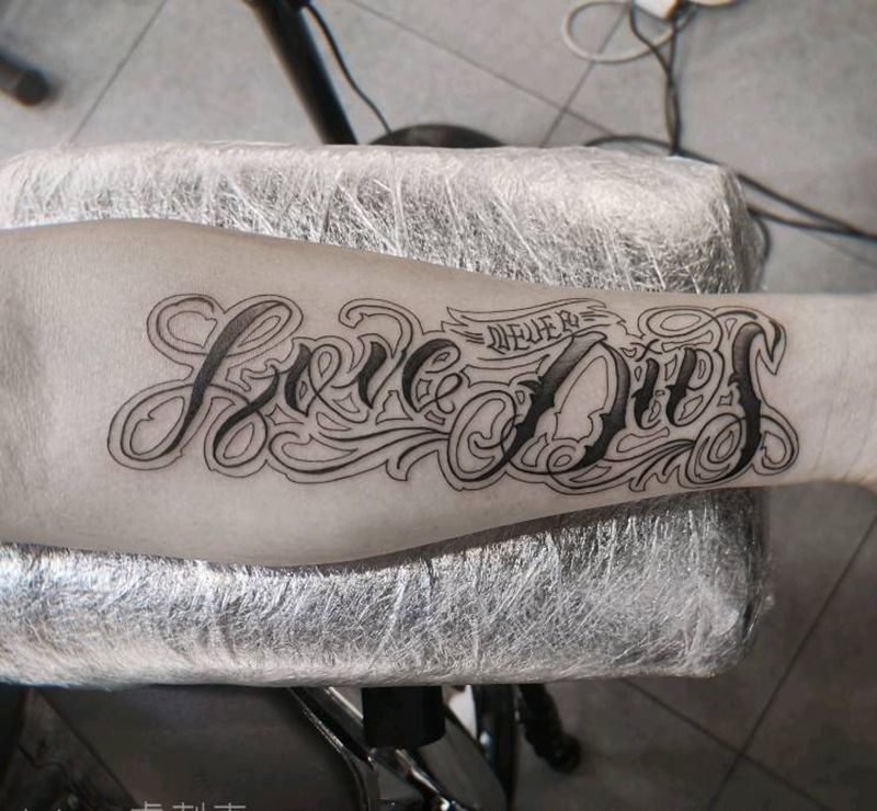 奇卡诺花体字纹身图片_手臂花体字纹身图案