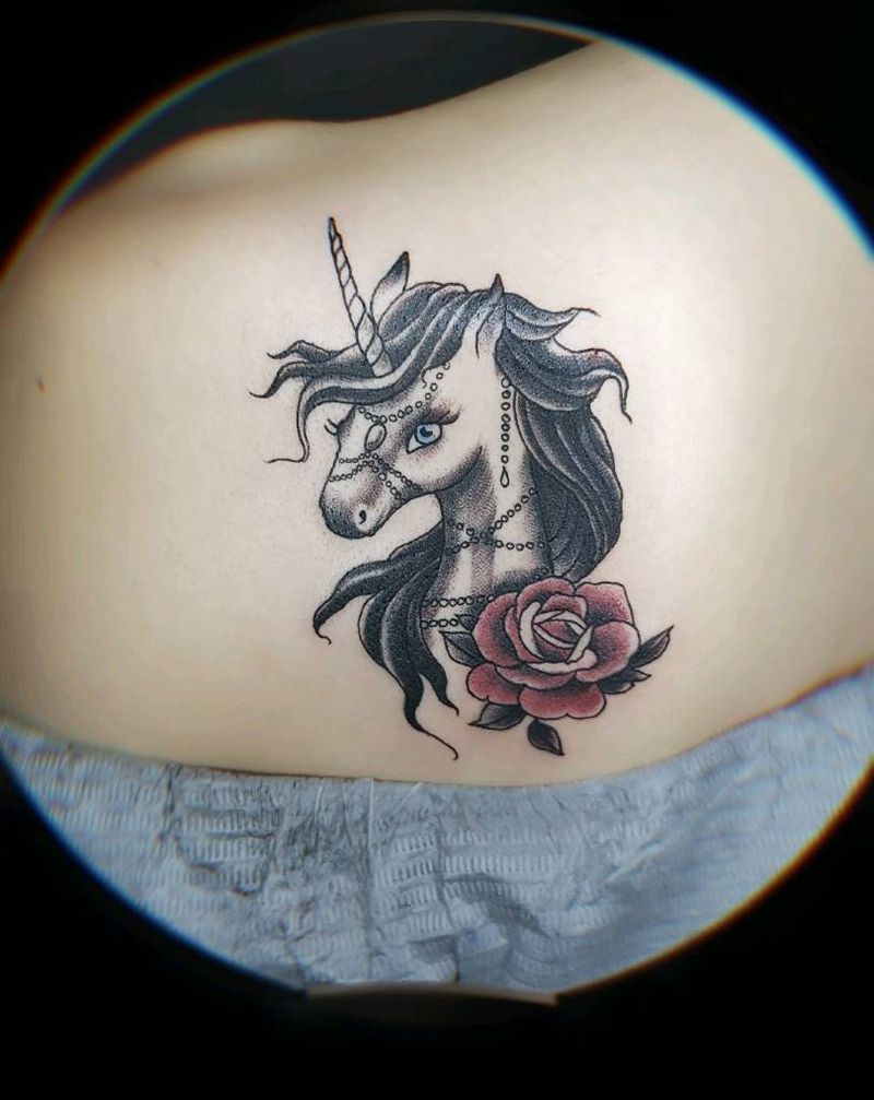 独角兽纹身图片_背部肩部纹身图案