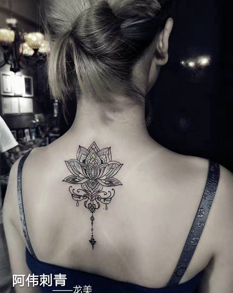 点刺.线条纹身图片_颈部几何纹身图案