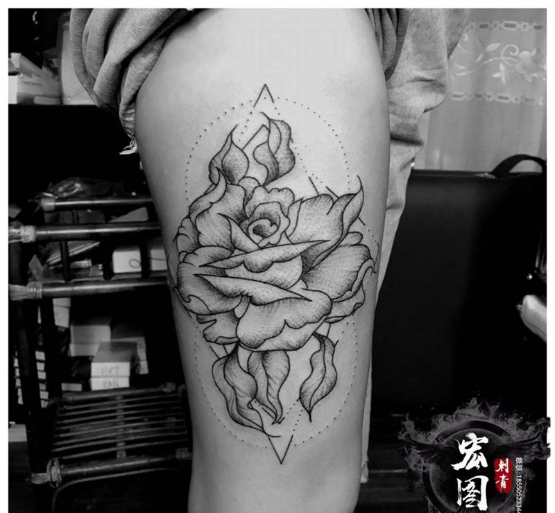 点刺几何花纹身图片