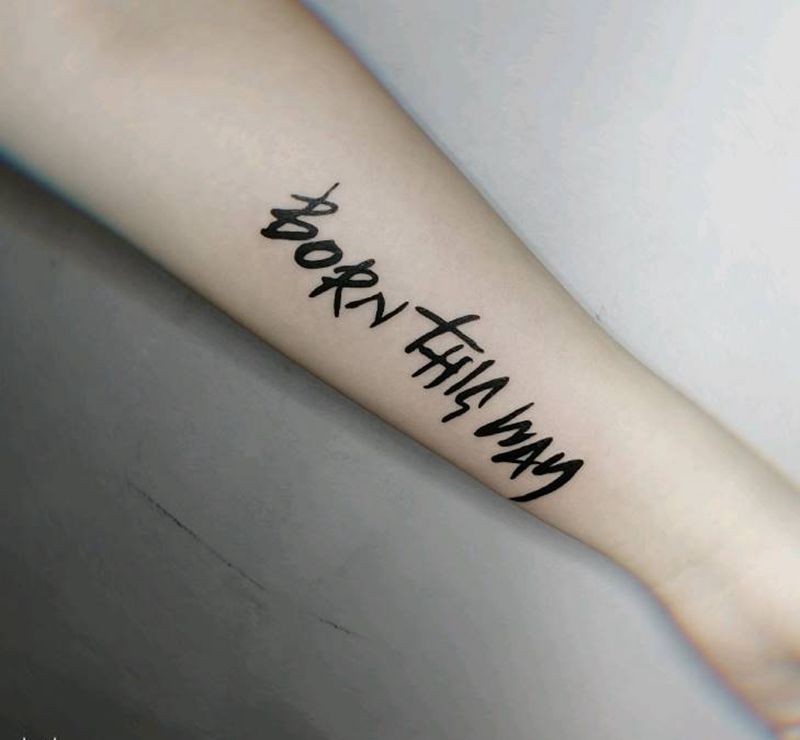 字母纹身图片_手臂花体字纹身图案