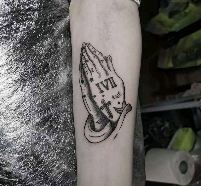 祈祷之手纹身图片_手部手臂Old SchoolNew School纹身图案