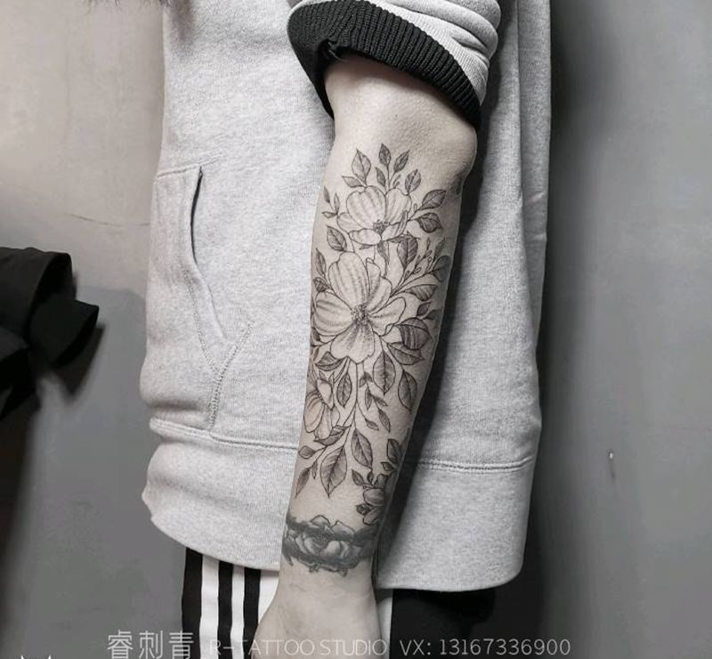 素花包小臂纹身图片_手臂点刺纹身图案
